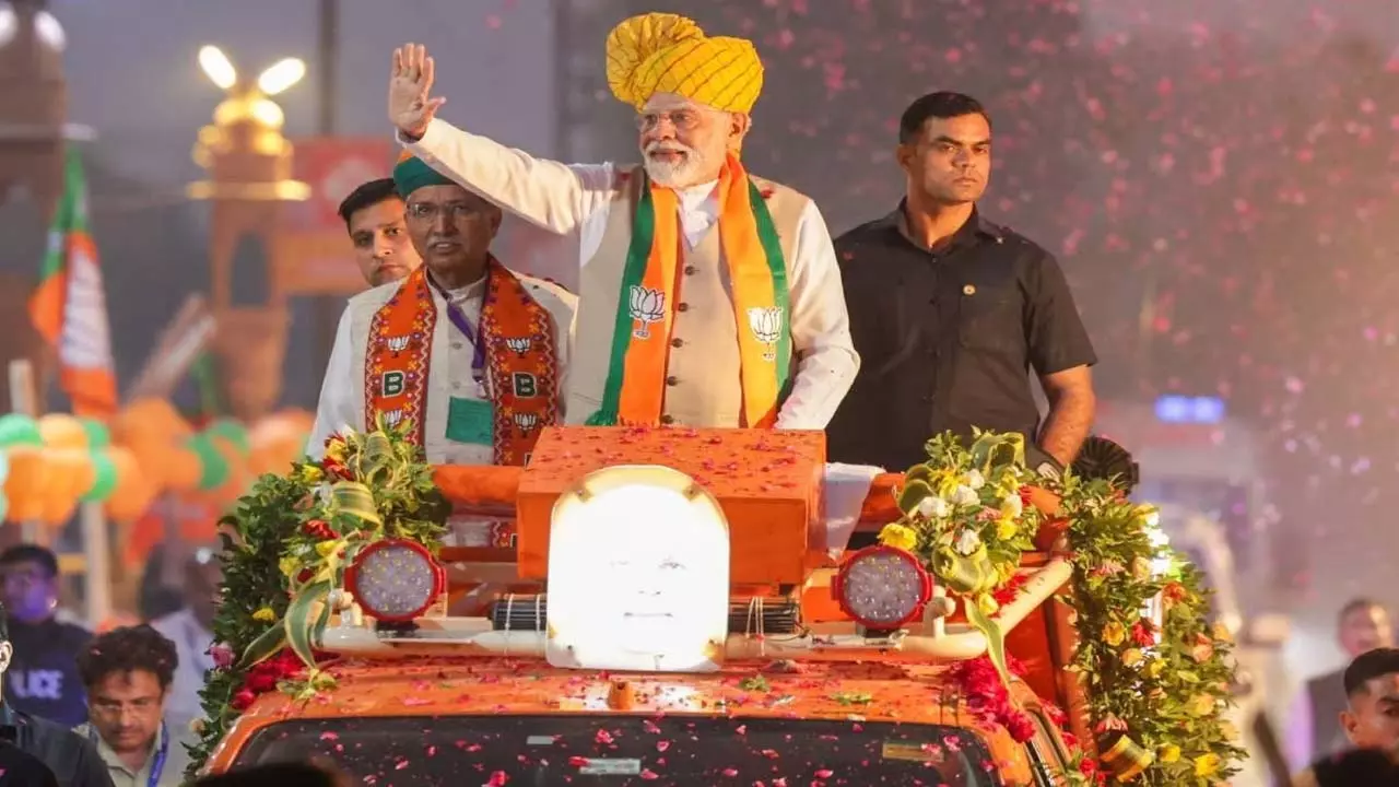 Rajasthan Elections 2023: जयपुर में पीएम मोदी ने मेगा रोड शो कर किया शक्ति प्रदर्शन, उमड़ा जन सैलाब, एक झलक पाने को लोग दिखे बेताब