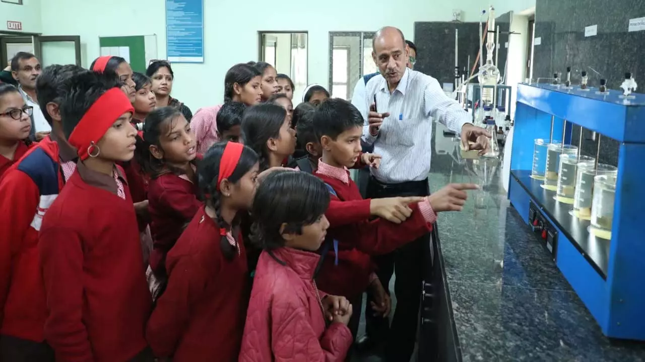School children of Agra understood the value of water, learned from Jal Gyan Yatra