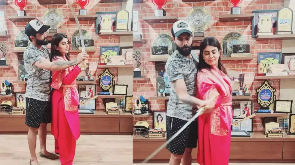 Ravindra Jadeja Teaches Sword Fighting to Wife Rivaba Jadeja (Pic Credit-Social Media)