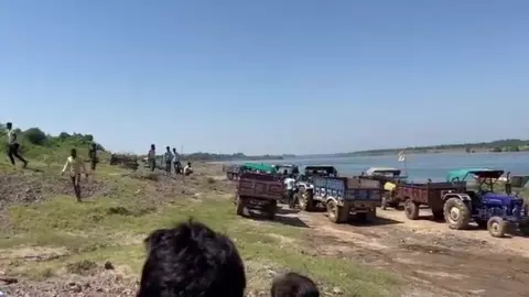 Mining mafia ran tractor over Patwari who went to stop illegal mining in MP, died on the spot