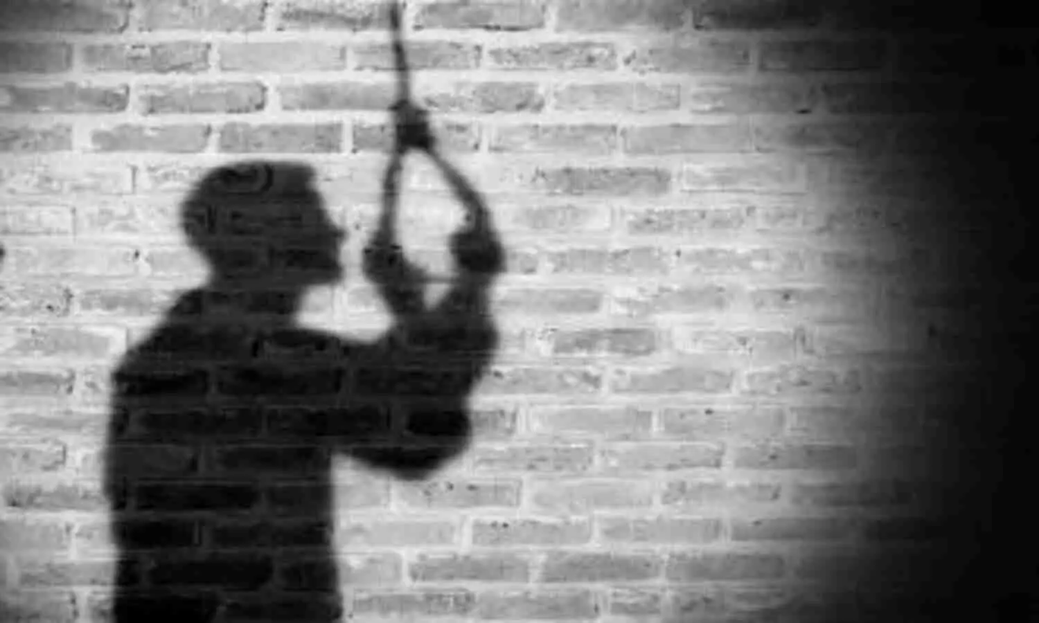 Noida BTech student commits suicide