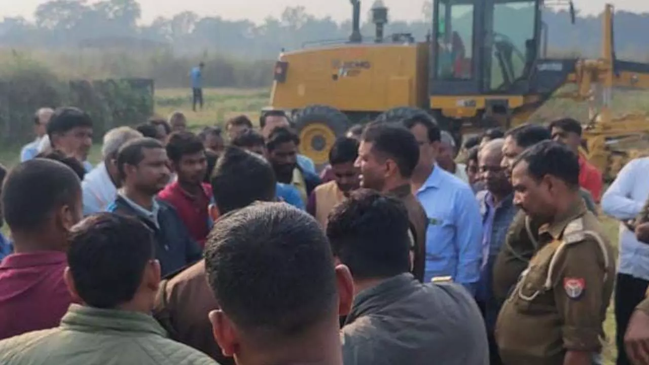 Farmers protest against NHAI with bulldozers for land compensation for ring road