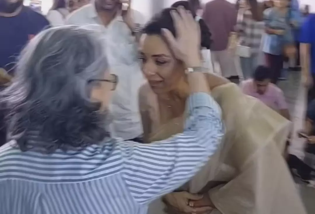 Rupali Ganguly touched Sharmila Tagores feet