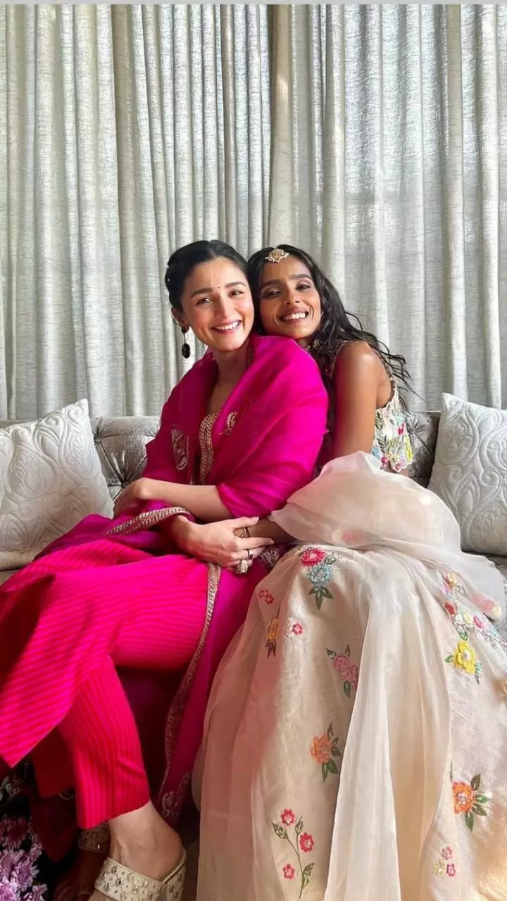 दोस्त के प्री-वेडिंग फंक्शन में बेहद हसीन दिखीं Alia, आप भी कहेंगे OMG