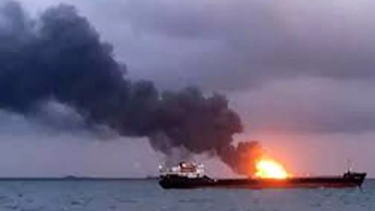 Fire broke out in a ship coming to Mangaluru carrying crude oil from Saudi Arabia, fear of drone attack, Navy sent ships