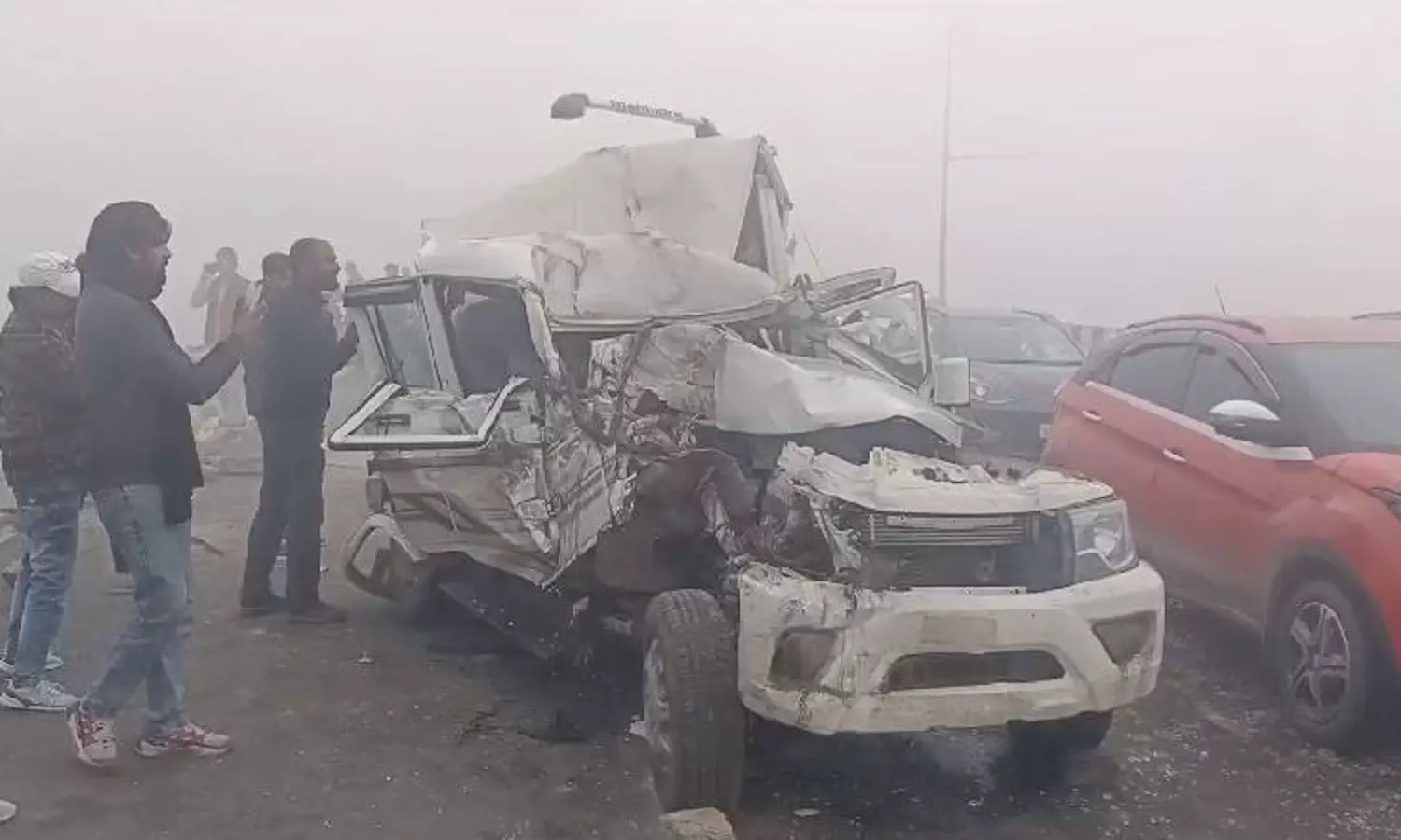 Hapur News: कोहरे के कारण नेशनल हाइवे-9 पर हादसा, आपस में टकराए 16 वाहन, एक दर्जन से ज्यादा घायल