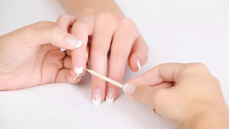 पीले और गंदे नाखूनों को ऐसे करें साफ | how to clean yellow and dirty nails  | HerZindagi
