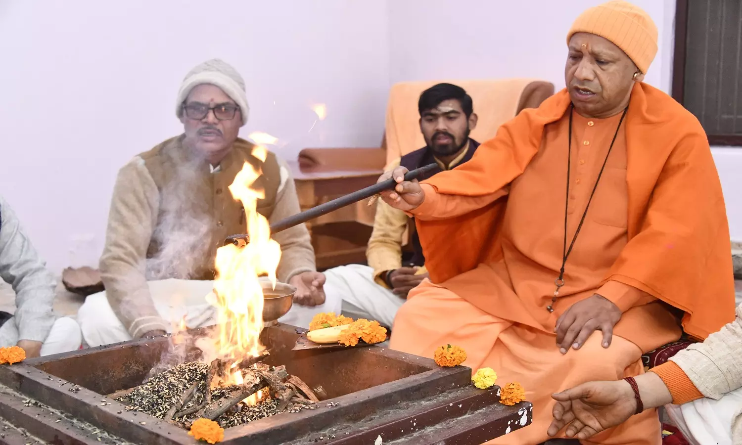 Gorakhpur News: रुद्राभिषेक से सीएम योगी ने की नए साल की शुरूआत, सुख, समृद्धि, शांति की प्रार्थना की