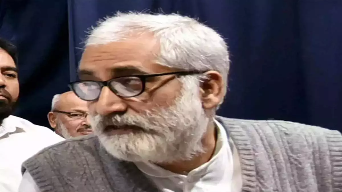 Sandeep Pandey returns Magsaysay Award, expresses protest against America