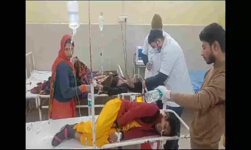 Fatehpur News: गैर बिरादरी के होने से परिजनों ने शादी से किया इनकार, प्रेमी युगल ने खाया जहर, हालत गंभीर