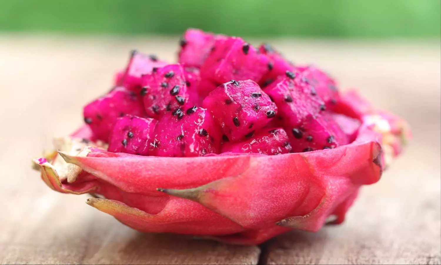 Dragon Fruit: खून की कमी और हड्डियों की समस्या सहित कई बीमारियों का इलाज है ड्रैगन फ्रूट, जानें इसके जबरदस्त फायदे