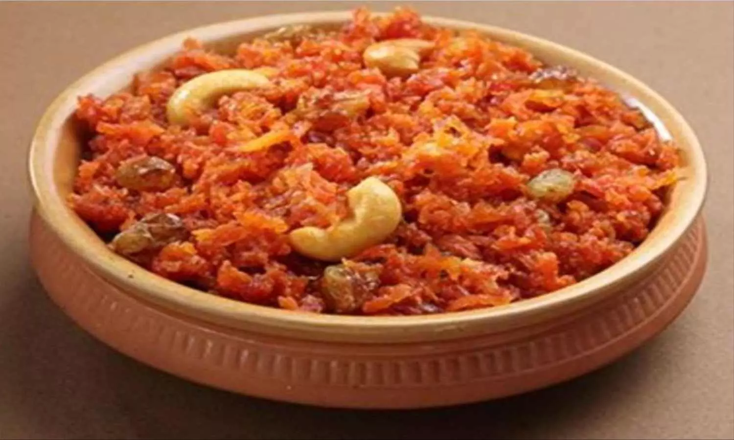Gajar Ka Halwa Recipe: घर पर ही बनाएं हलवाई जैसा गाजर का हलवा, बस अपनाएं ये आसान तरीका