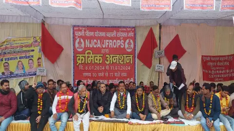 Voice of old pension raised in successive hunger strikes Voice of old pension raised in successive hunger strikes