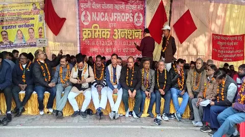 The hunger strike was ended by giving them juice, the divisional president said - employees should be ready for struggle