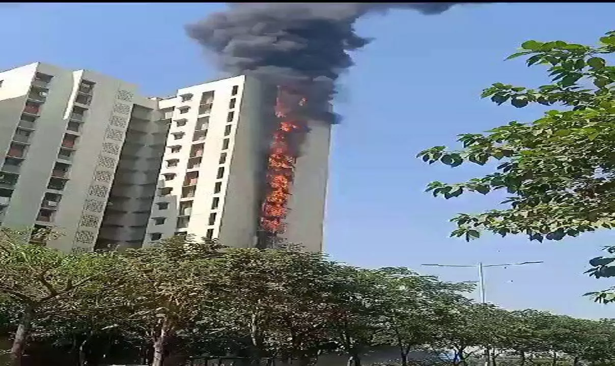 A massive fire broke out in a multi-storey residential building in Mumbai, fire brigade reached the spot