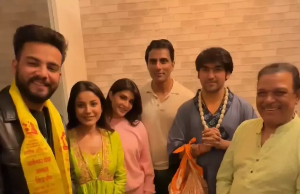 Celebrities With Bageshwar Baba
