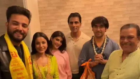 Celebrities With Bageshwar Baba