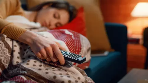 T.V Dekhte Hue Sona Hai Kharatnaak