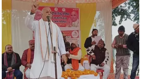 Praveen Togadia: कारसेवकों का अयोध्या में करेंगे प्रवीण तोगड़िया सम्मान, चंदौली में दिया न्यौता, बोले- दुनिया में पहले थे लोग हिन्दू