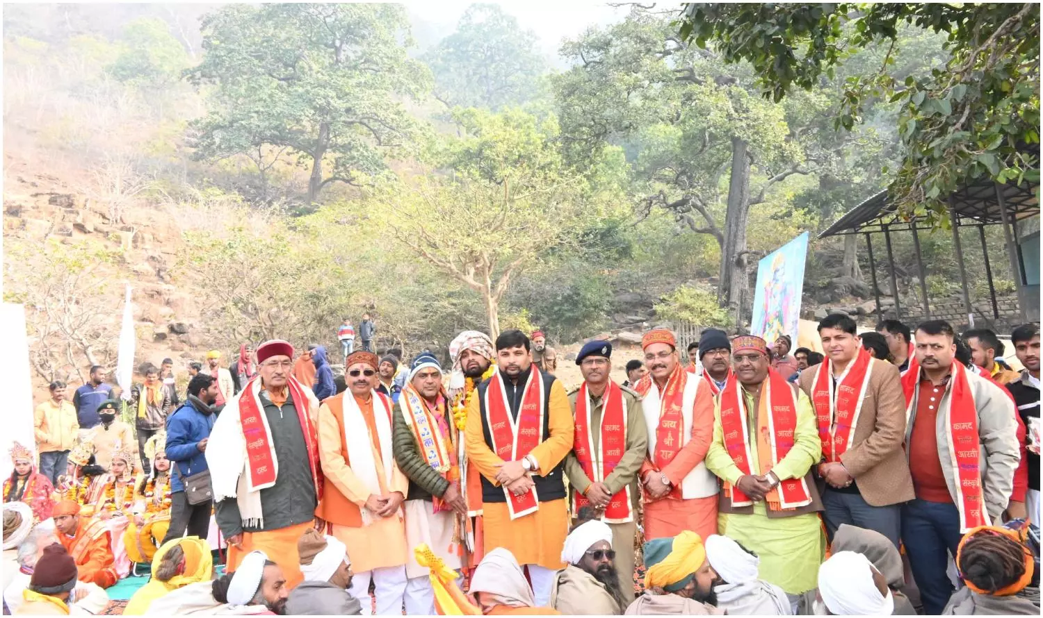 Chitrakoot News: श्री रामलला की प्राण प्रतिष्ठा के शुभ अवसर पर रामघाट एवं बरहा के हनुमानजी पर आरती, कामदगिरी में भव्य उत्सव