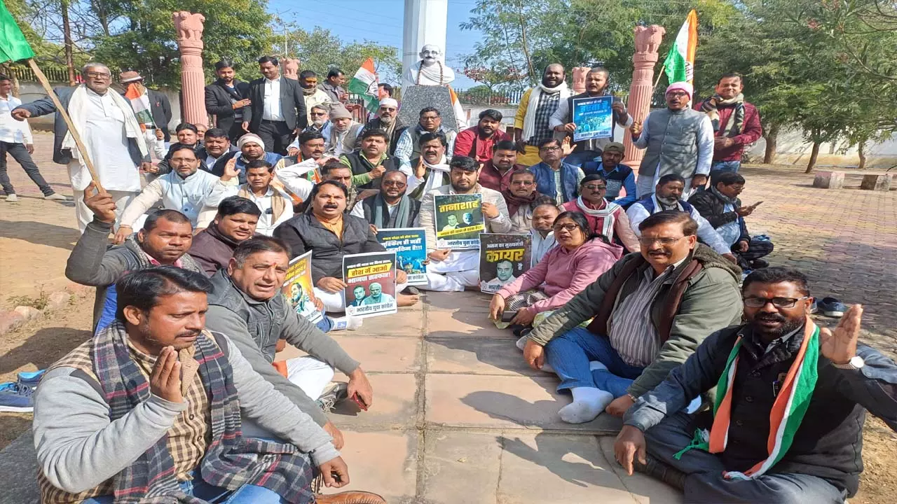 Congressmen staged a protest in the Collectorate in front of Gandhi statue regarding the attack on Nyaya Yatra