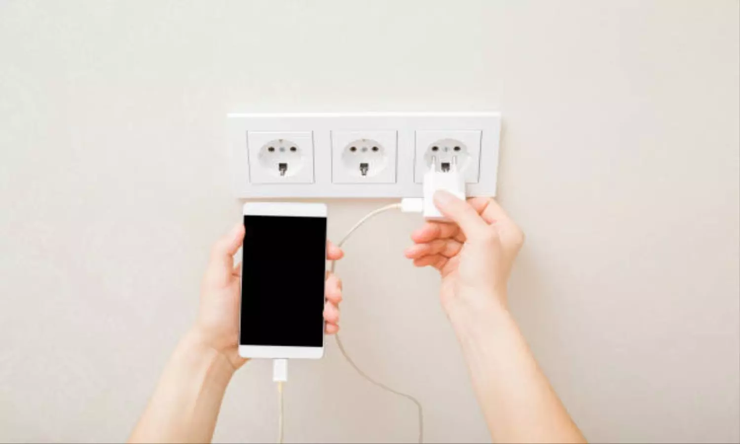 Smartphone ही नहीं चार्जर भी हो सकता है Blast, बस ध्यान रखें ये 4 बातें