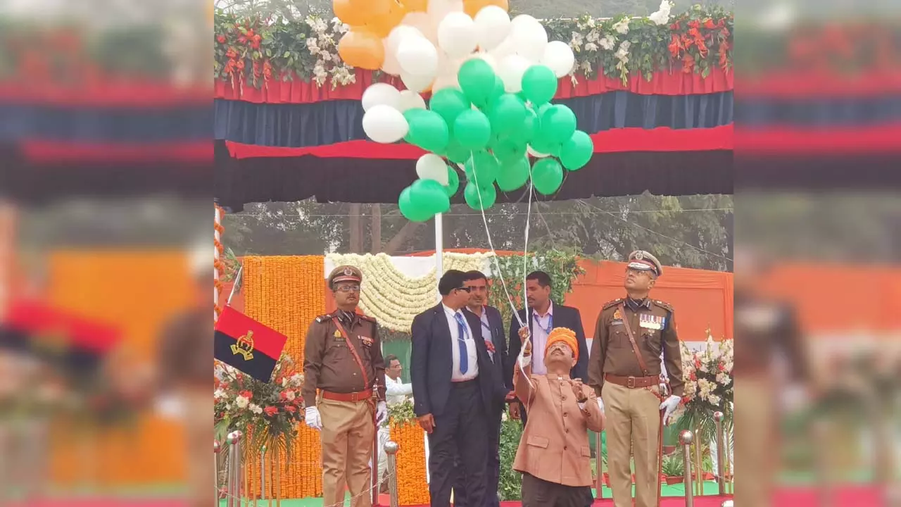 On Republic Day, Minister Nand Gopal Nandi hoisted the flag and saluted in the police line, patriotic songs were sung