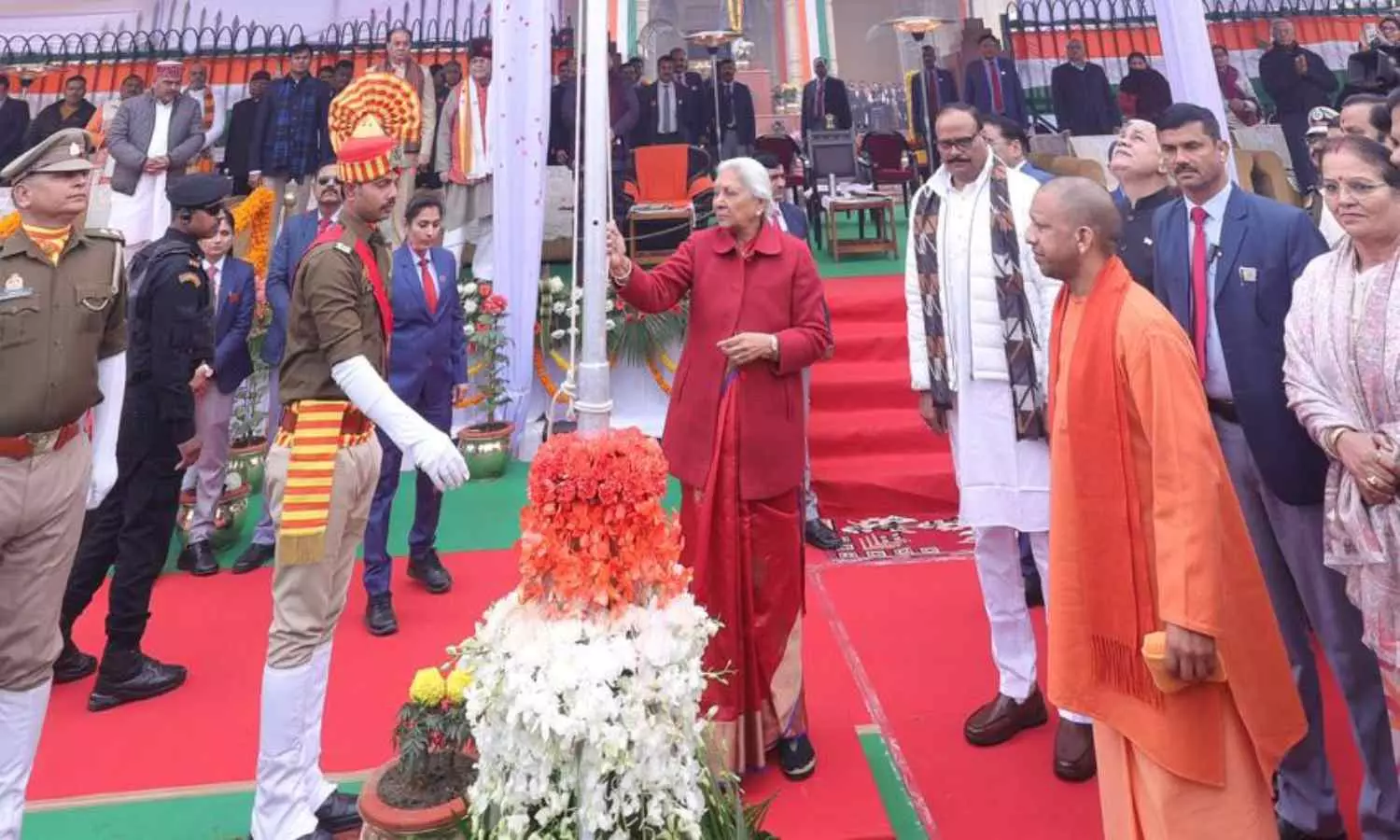 गणतंत्र दिवस की परेड में राम मंदिर की झांकी ने मोहा मन, सैन्य ताकत के साथ  दिखे विभिन्न संस्कृतियों के रंग | Newstrack Hindi | | Latest News | |  Lucknow :