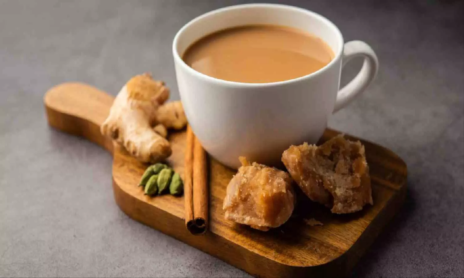 Gud Ki Chai Ke Fayde: वजन कम करने से लेकर एनीमिया दूर करने तक गुड़ की चाय के हैं कई फायदें, करें डाइट में शामिल