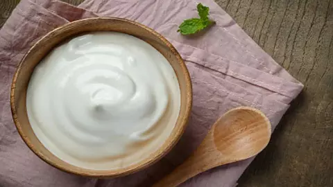 Curd Side Effects: क्या रोज दही खाने से सेहत को होता है नुकसान? जानें इसके साइड इफेक्ट्स