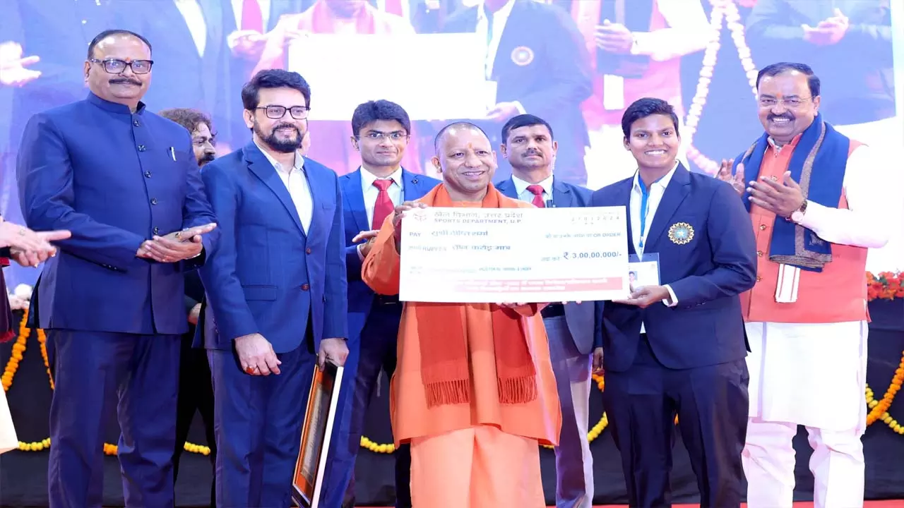CM Yogi and Union Minister Anurag Singh Thakur awarded Rs 62 crore to 189 players at Indira Gandhi Pratishthan, Lucknow
