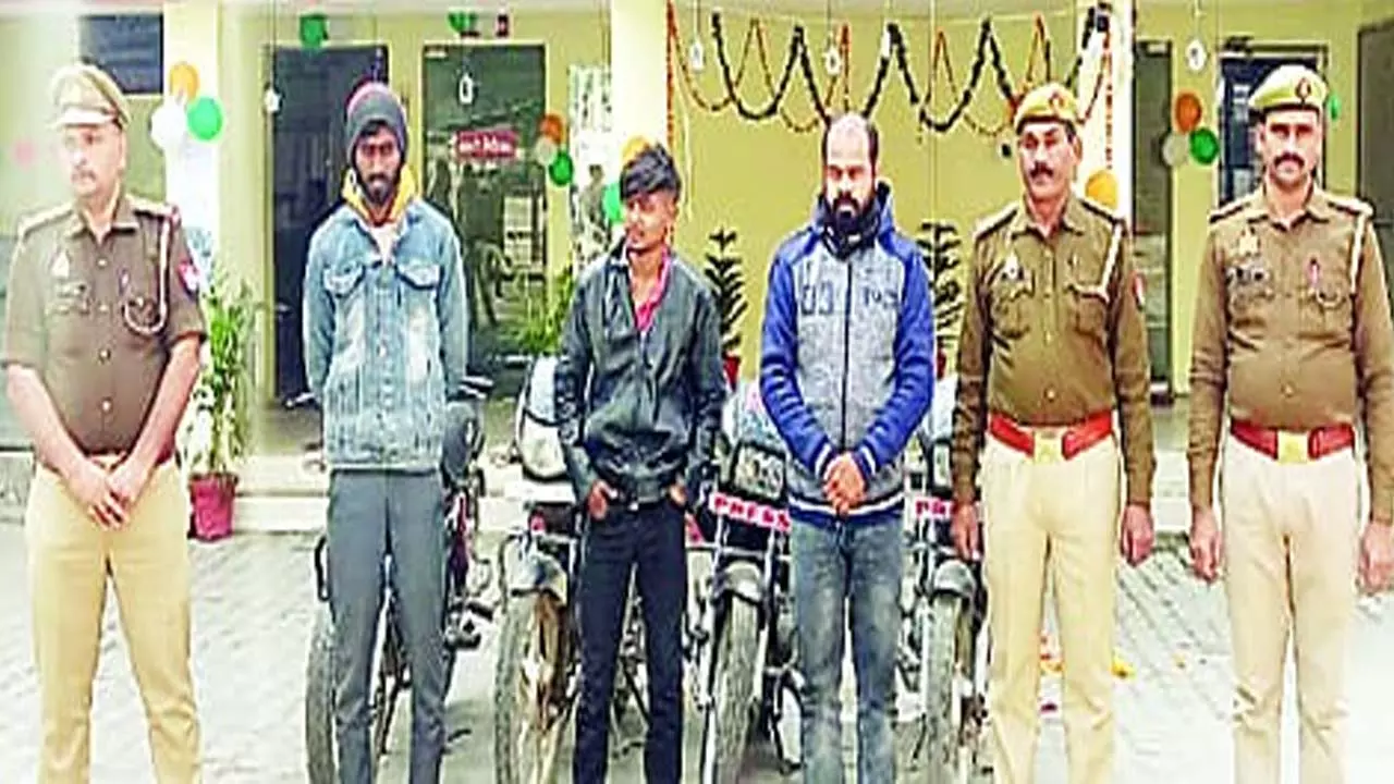 Be careful of people roaming around with press written on bikes, gang of vehicle thieves caught, three arrested