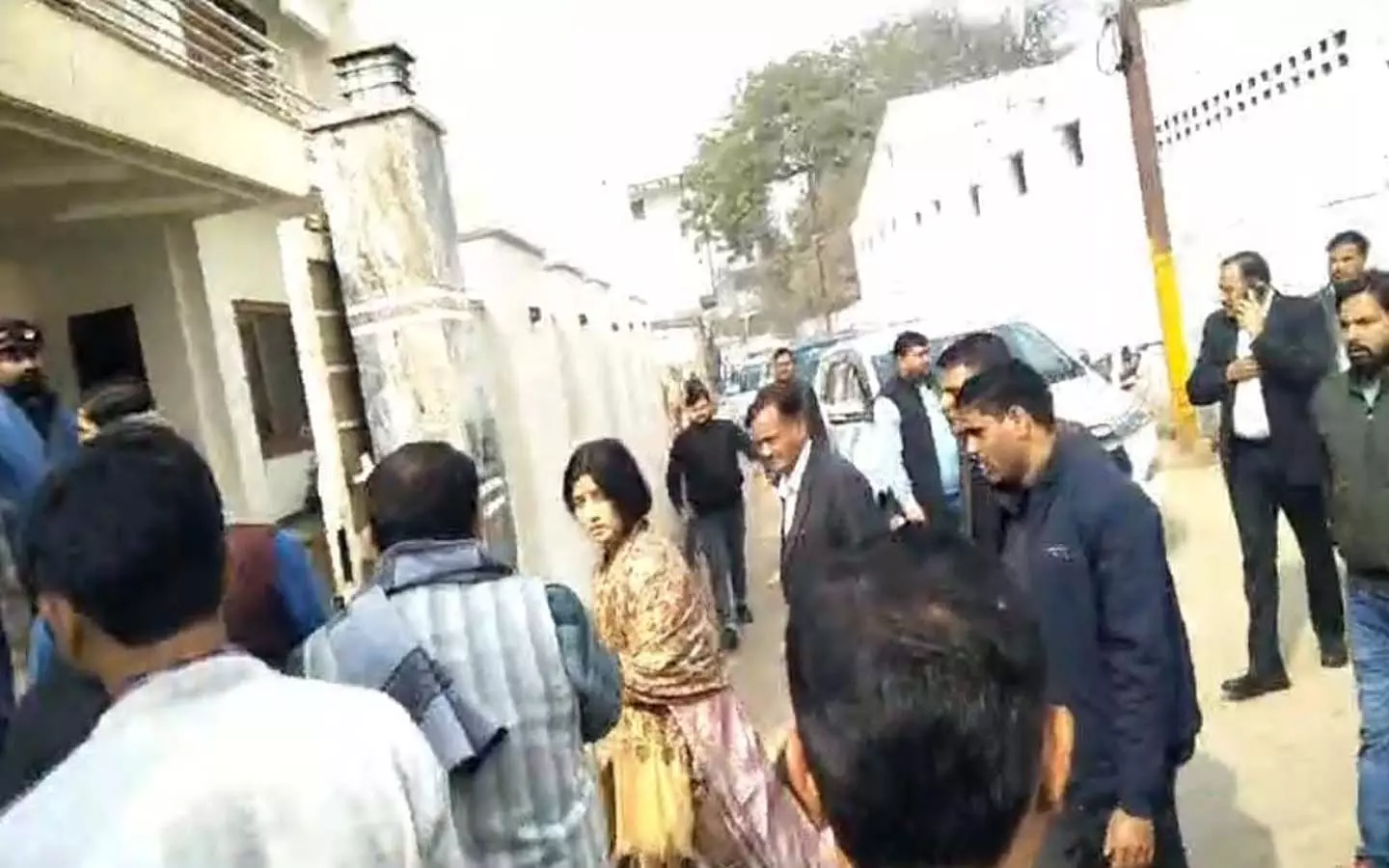 Dimple Yadav reached Dhruv Yadavs house to express condolences