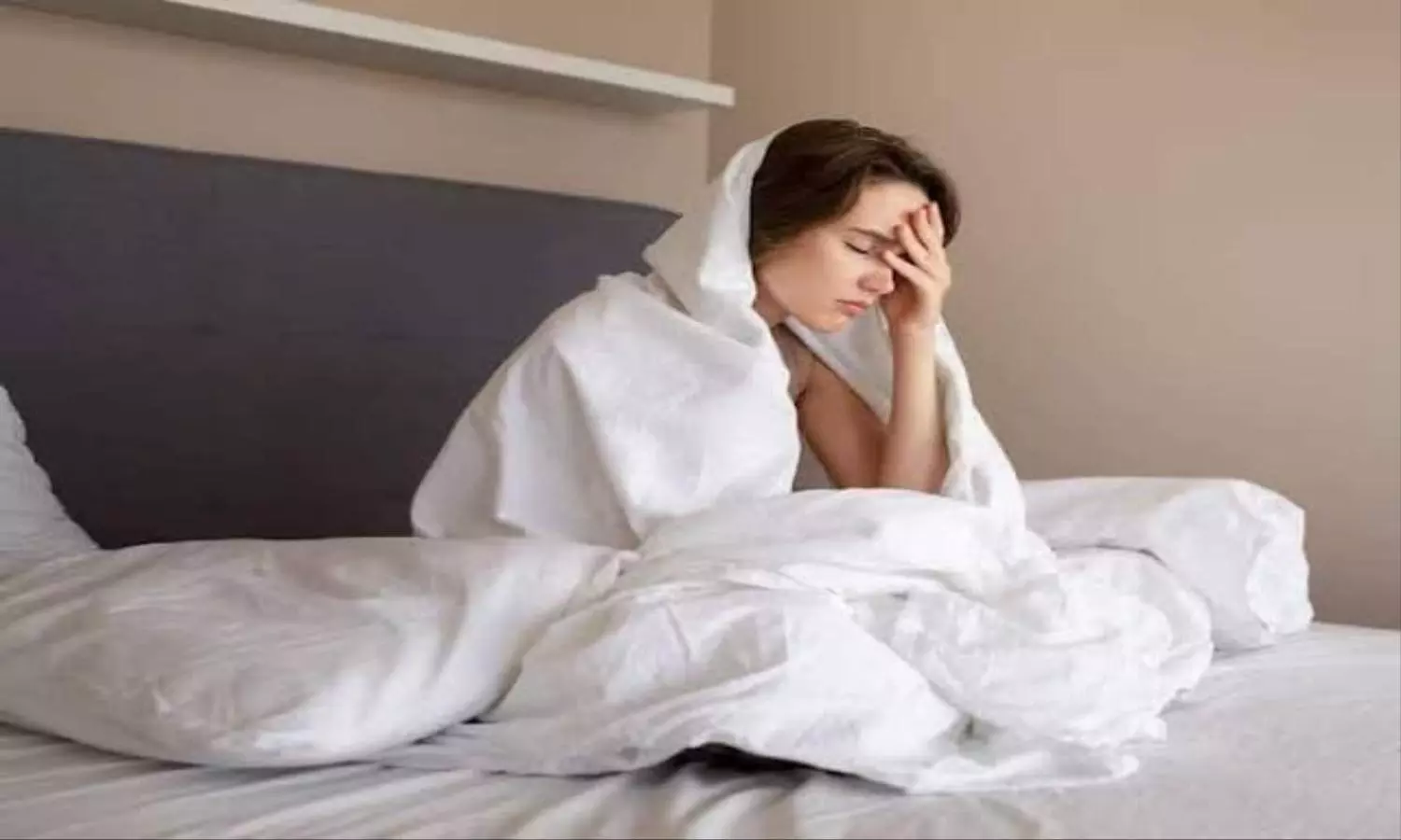 Lack of Sleep: अगर आपको भी नहीं आती रात में नींद तो शरीर में हो सकती हैं इन विटामिन्स की कमी