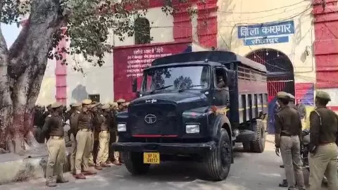 Sitapur News:जिला कारागार में बंद महिला बंदी ने इंग्लिश राइटर पर लगाया छेड़छाड़ का आरोप, मुकदमा दर्ज Sitapur News:जिला कारागार में बंद महिला बंदी ने इंग्लिश राइटर पर लगाया छेड़छाड़ का आरोप, मुकदमा दर्ज