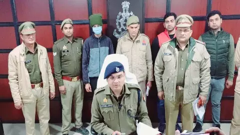 An employee of a courier company who embezzled parcels worth lakhs of rupees was arrested, mobile phones worth Rs 20 lakhs recovered
