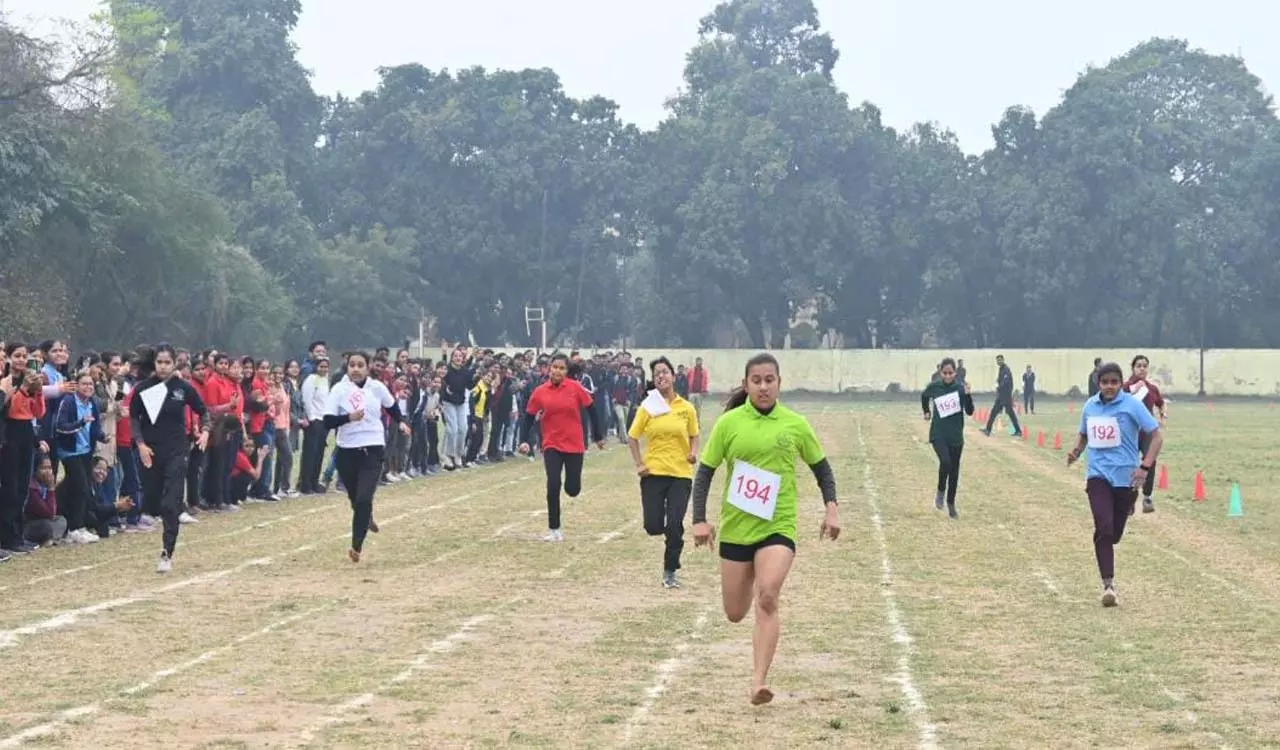 Seventh day of Inter Hostel Fest, foreign girls won in 200 and 400 meter race