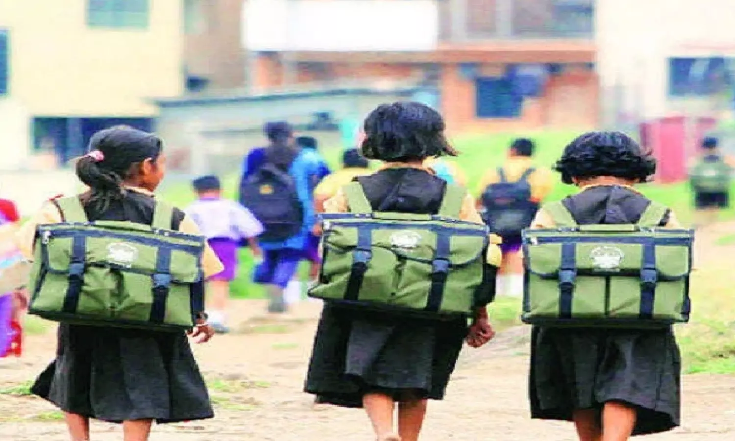 Mau News: 565 स्कूलों की मान्यता खत्म करने का नोटिस जारी, जानें क्यों लिया गया फैसला