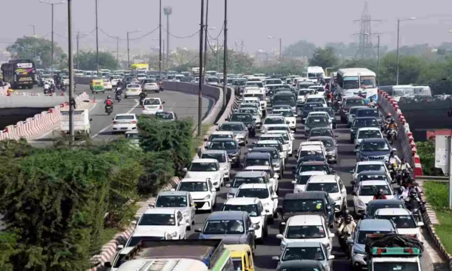 Heavy traffic jam in Delhi