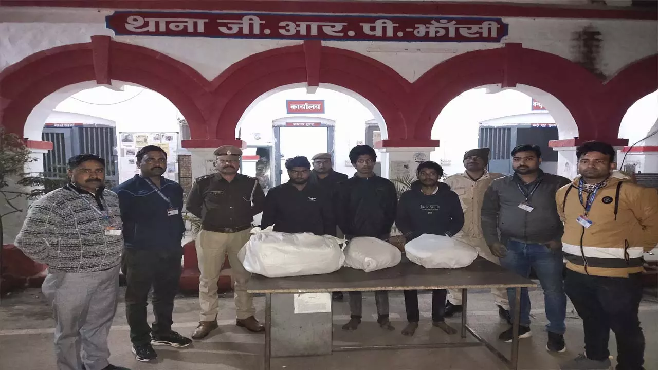 Detective wing team of GRP and RPF intercepted a consignment of ganja going to Delhi via Jhansi