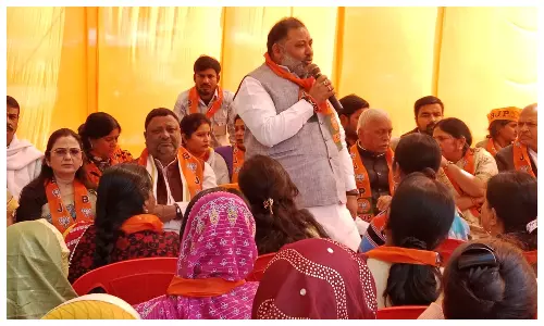 Deoria News: नारी शक्ति बंदन अभियान का आयोजन, योगी के मंत्री बोले- महिलाएं अब अबला नहीं बल्कि हैं आत्मनिर्भर