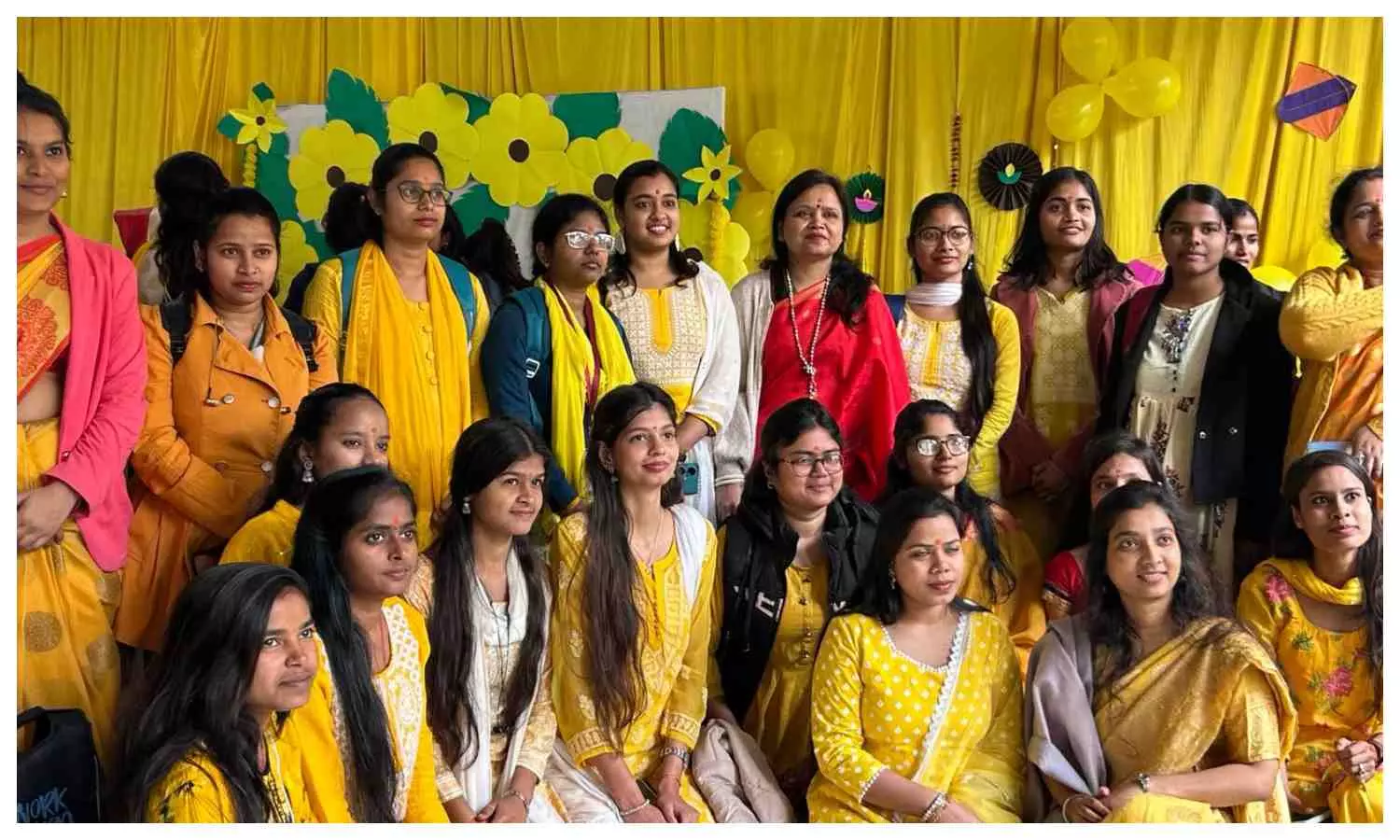 Navyug Kanya Mahavidyalay: नवयुग में मनाया गया बसंत पंचमी उत्सव, छात्राओं ने बनाई रंगोली