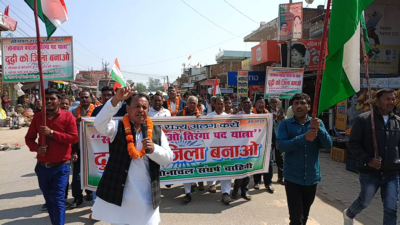As elections near Los, the issue of making Duddhi a district became heated, Sosanwa took out a 18 km padyatra, raised voice for giving district status