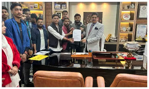 Lucknow University: छात्रवृत्ति समस्या को लेकर एबीवीपी ने सौंपा ज्ञापन, एनएसयूआई ने किया प्रशासनिक भवन का घेराव