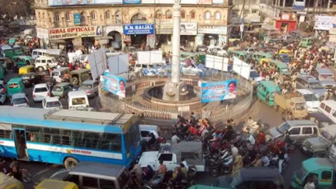 Lucknow Chauraha Traffic