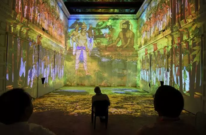 Varanasi का ऐसा घाट जहां बनारस को जानने के लिए दिखाते है 3D Movie