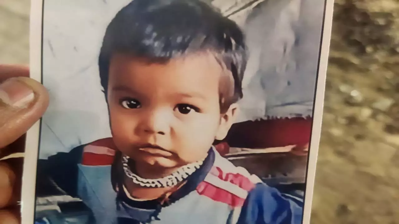 Two-year-old child playing near Phulbagh bus stand kidnapped