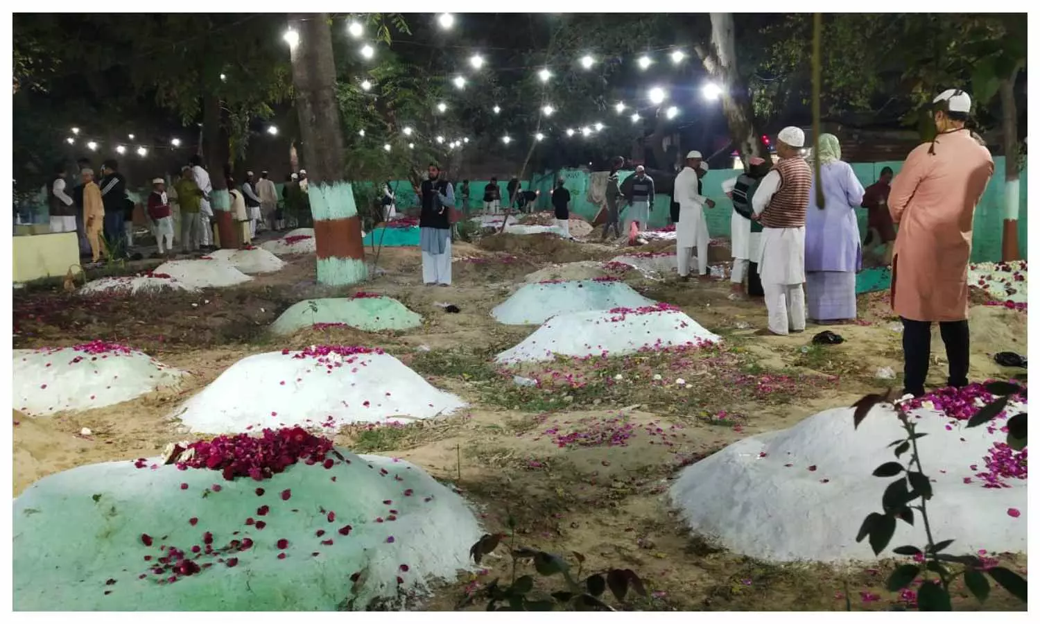 आज की रात को इस्लाम में मुसलमानों के कब्रिस्तान में मगफिरत के लिए दुआ करते हैं।