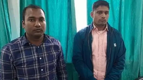 Anti-corruption team again caught the bribe taking accountant along with his associate
