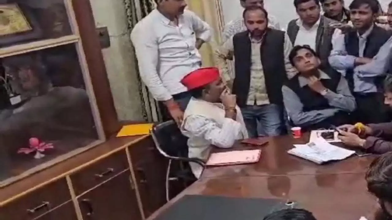 SP workers created ruckus over removal of DP Yadav from the post of Yuvjan Sabha President